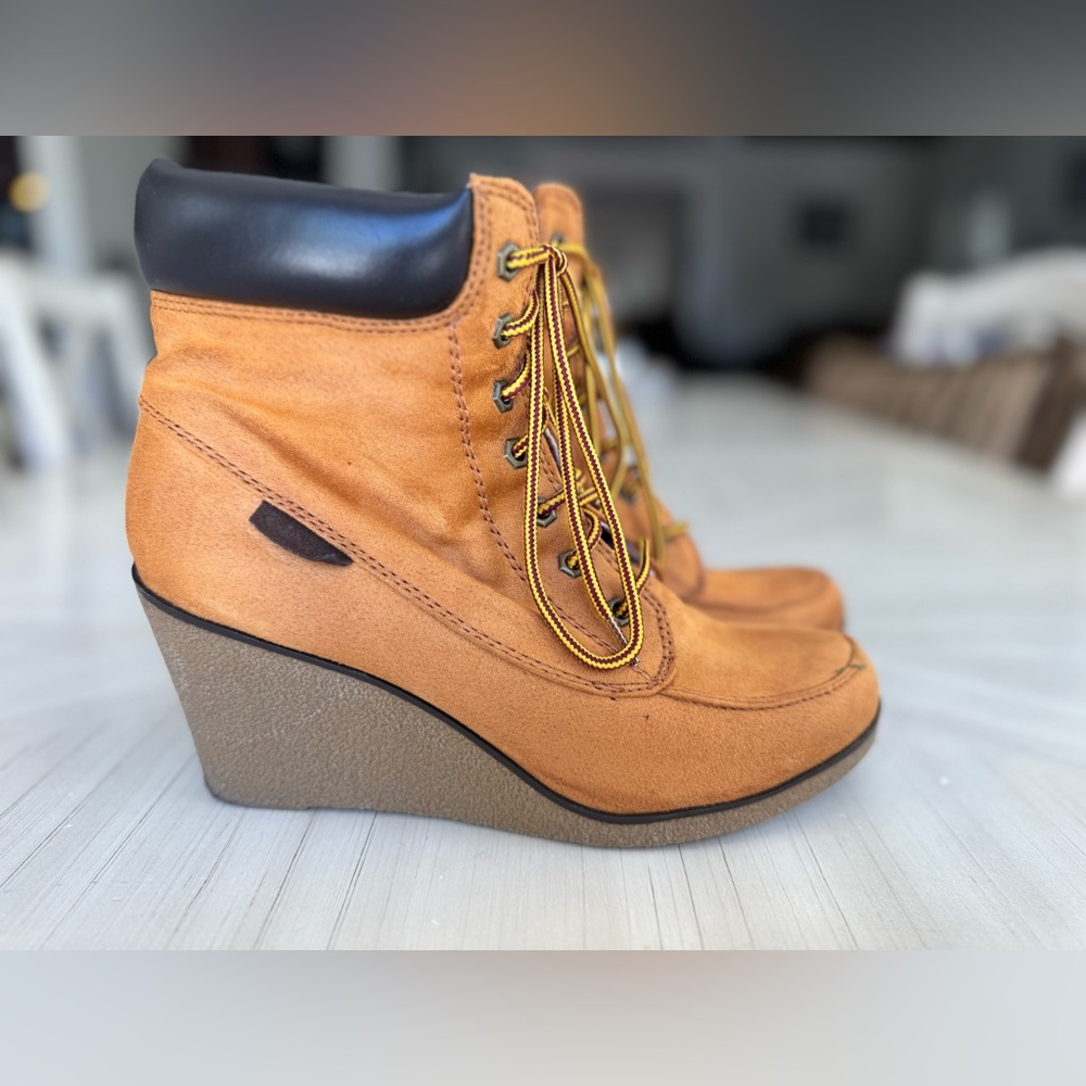Rock & Candy Tan Suede Wedge Booties Size 8